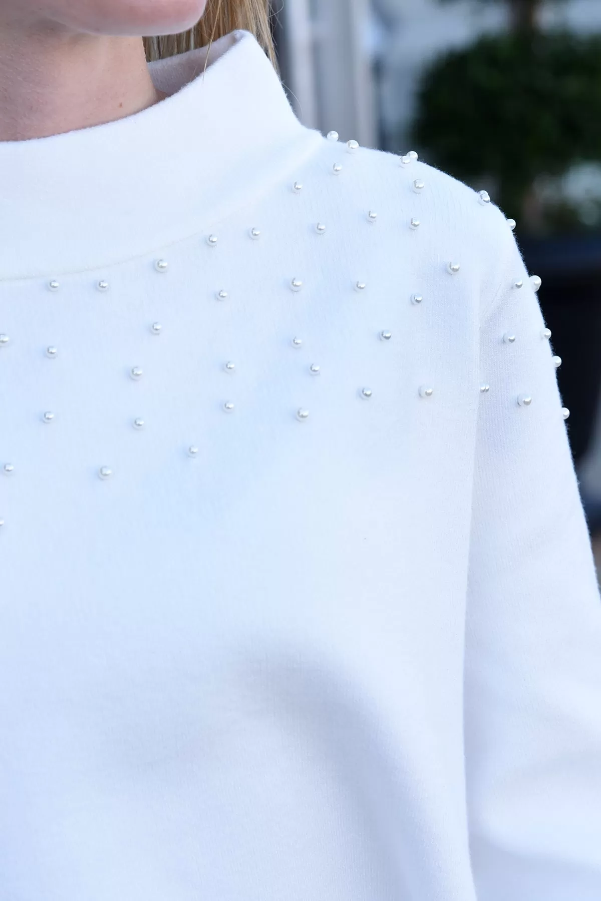 STAND OUT SWEATER -IVORY PEARLS