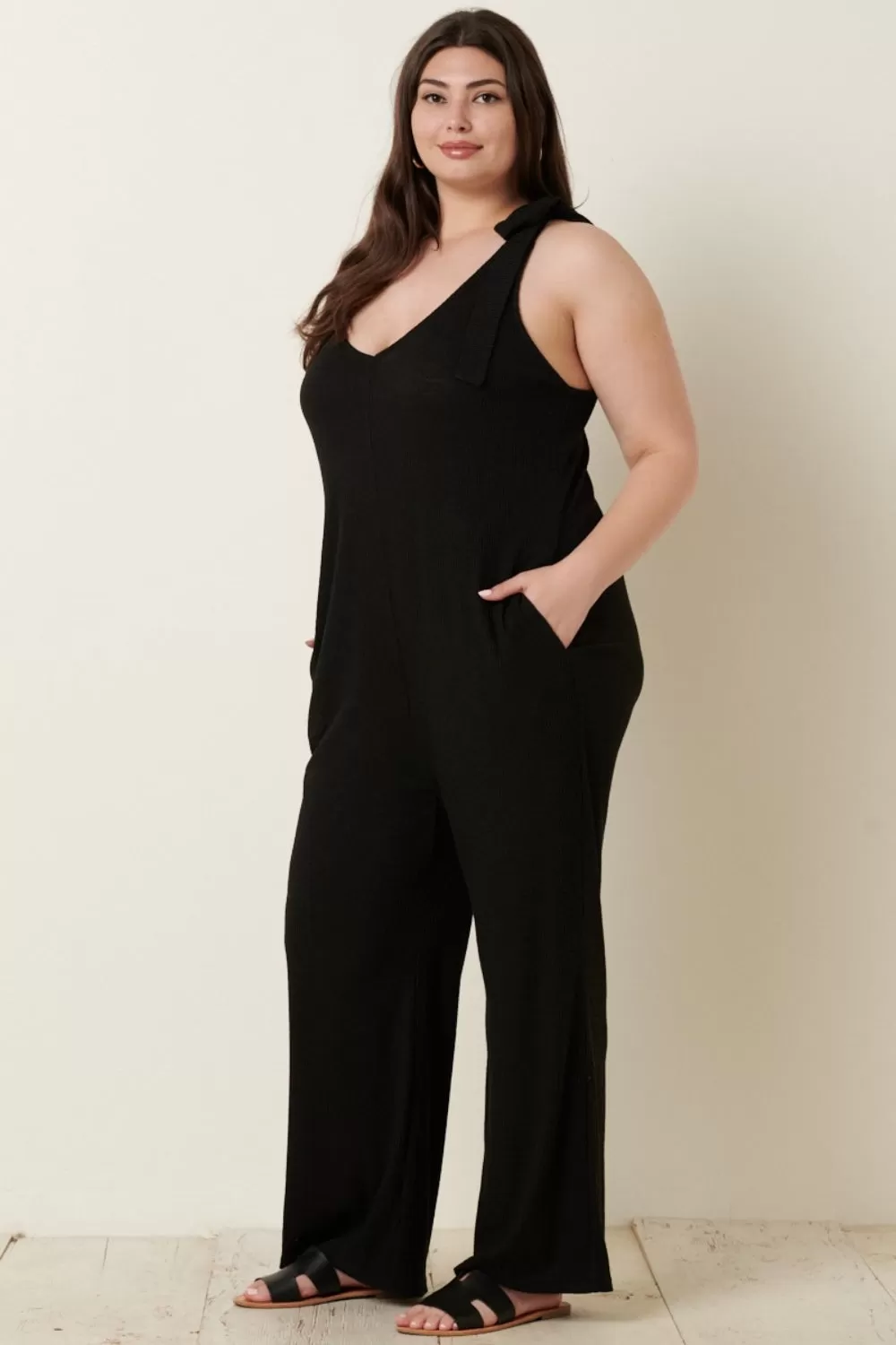 Sunset and Swim Mittoshop – Jumpsuit aus Rippstrick mit V-Ausschnitt und überkreuzten Trägern am Rücken