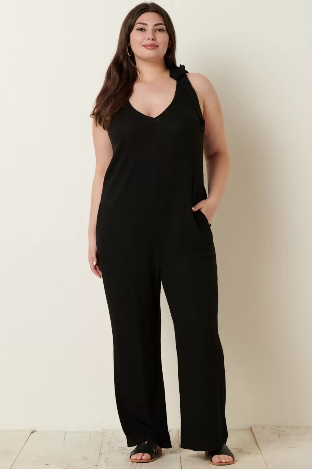 Sunset and Swim Mittoshop – Jumpsuit aus Rippstrick mit V-Ausschnitt und überkreuzten Trägern am Rücken